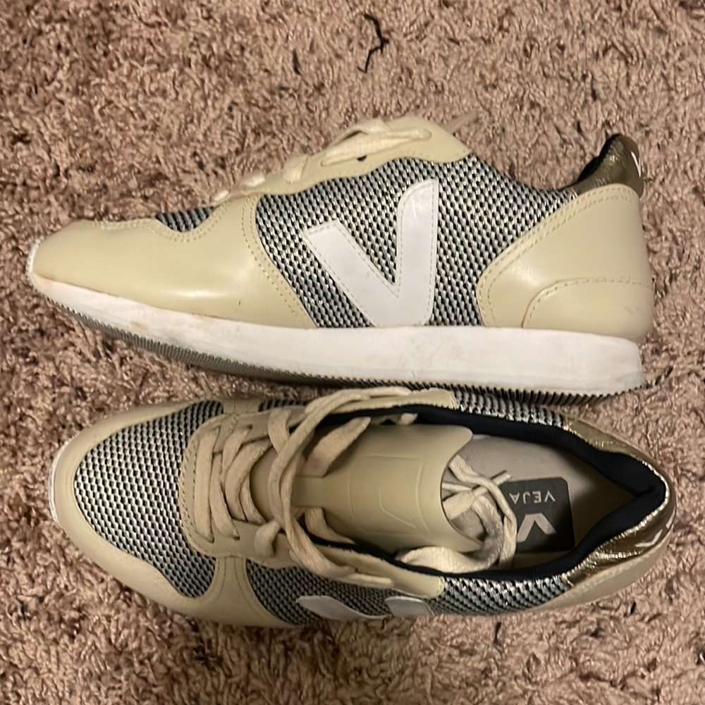 Cream/navy/champagne sporty Vejas size 5